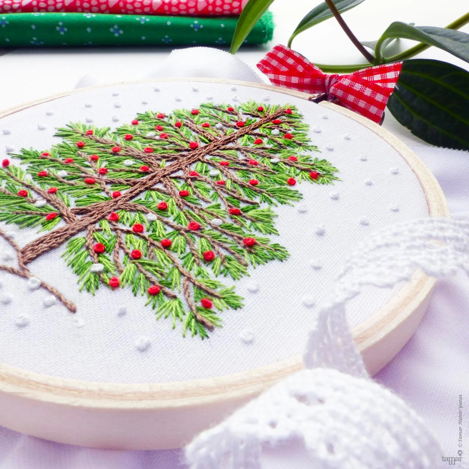 Christmas Tree Mini Hoop Hand Embroidery Kit - Image 4