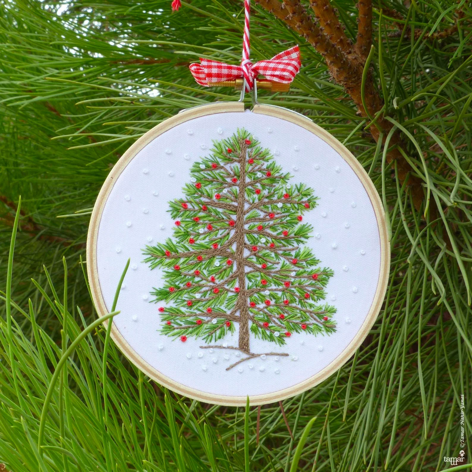 Christmas Tree Mini Hoop Hand Embroidery Kit - Image 5