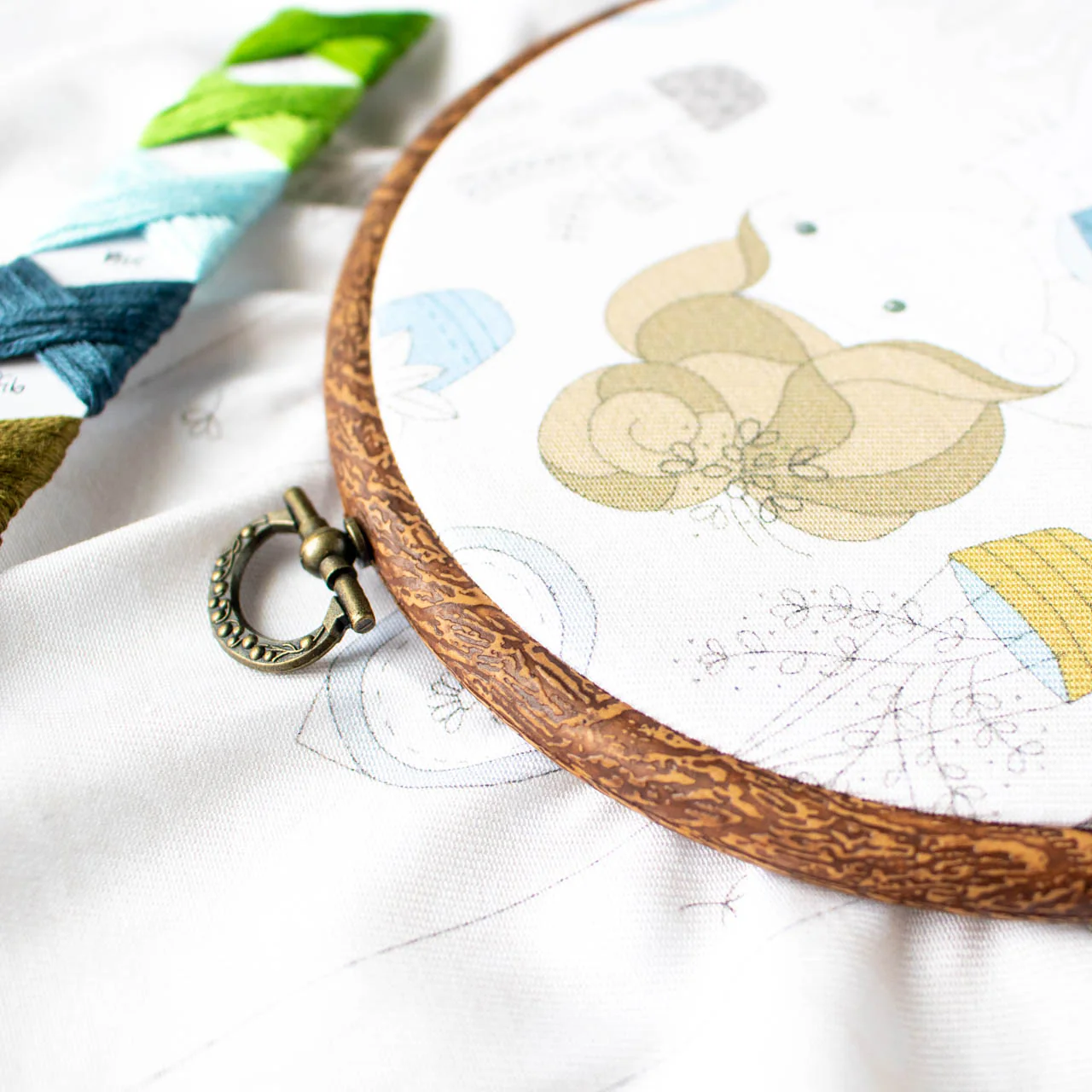 Faux Wood Flexible Embroidery Hoop - Round - Image 5