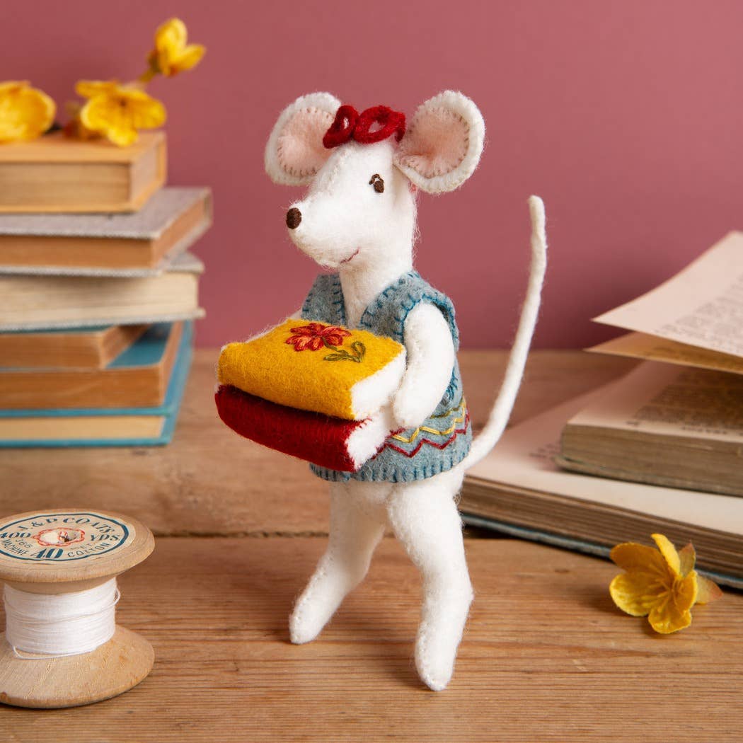 Felt Craft Mini Kit - Little Mouse the Librarian - Image 2