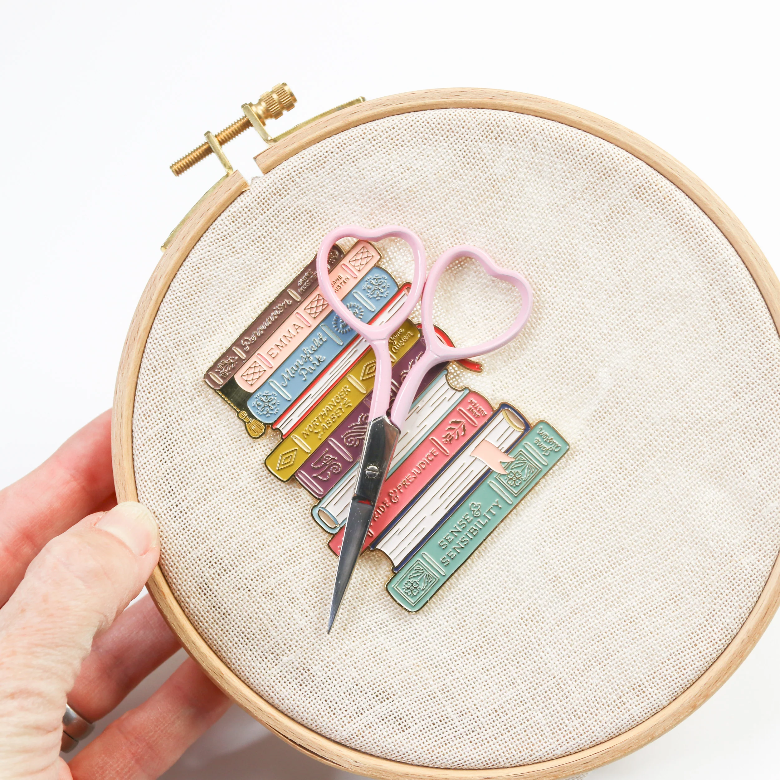Jane Austen Books Needle and Scissor Minder - Image 3