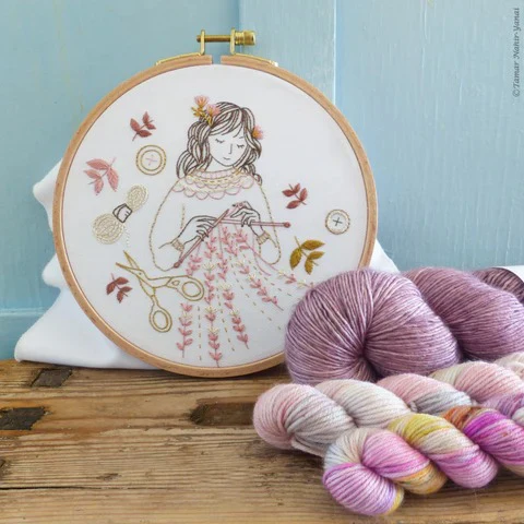 Knitted Dreams Hand Embroidery Kit - Image 4