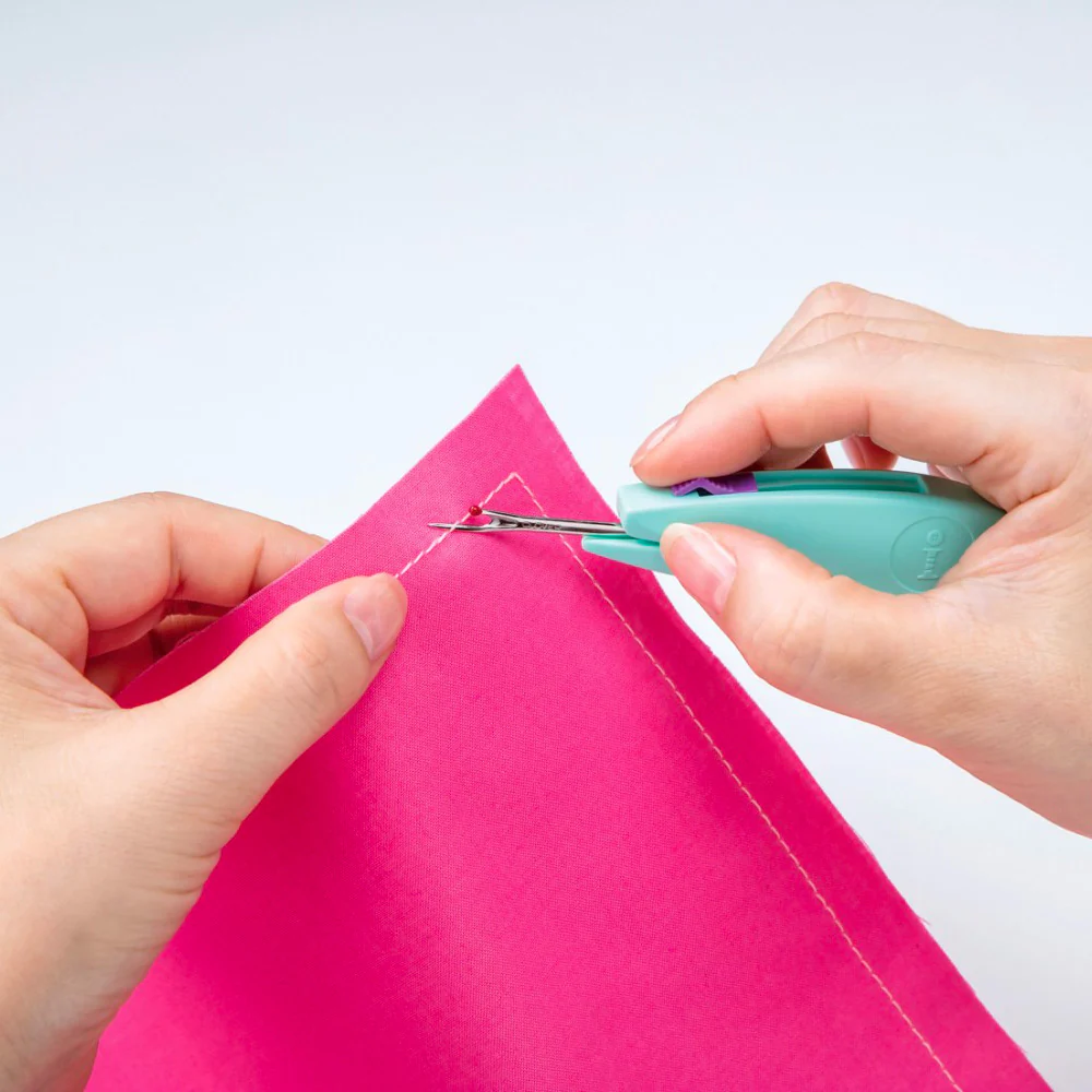 Retractable Seam Ripper and Thread Cutter - Image 4