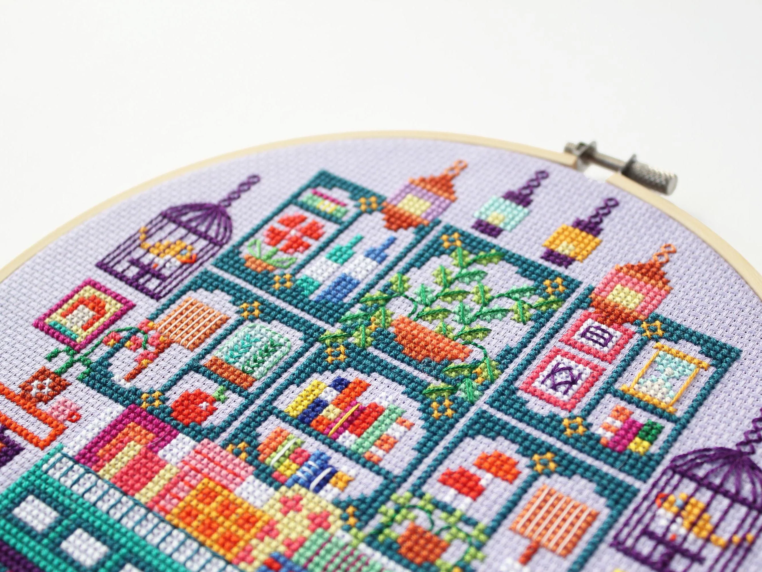 Saffron's Studio Cross Stitch Kit (Murder Mystery Series) - Image 3