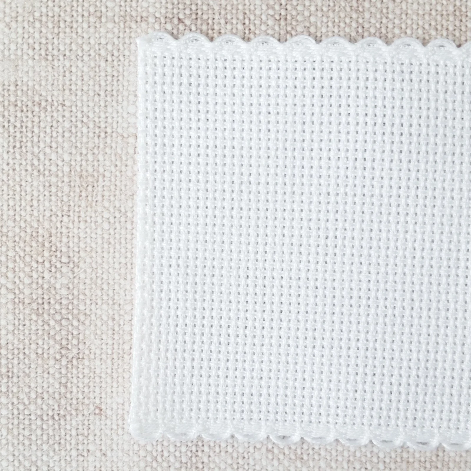 Scallop Edged White Aida Stitching Band - 3 Inch - Image 3