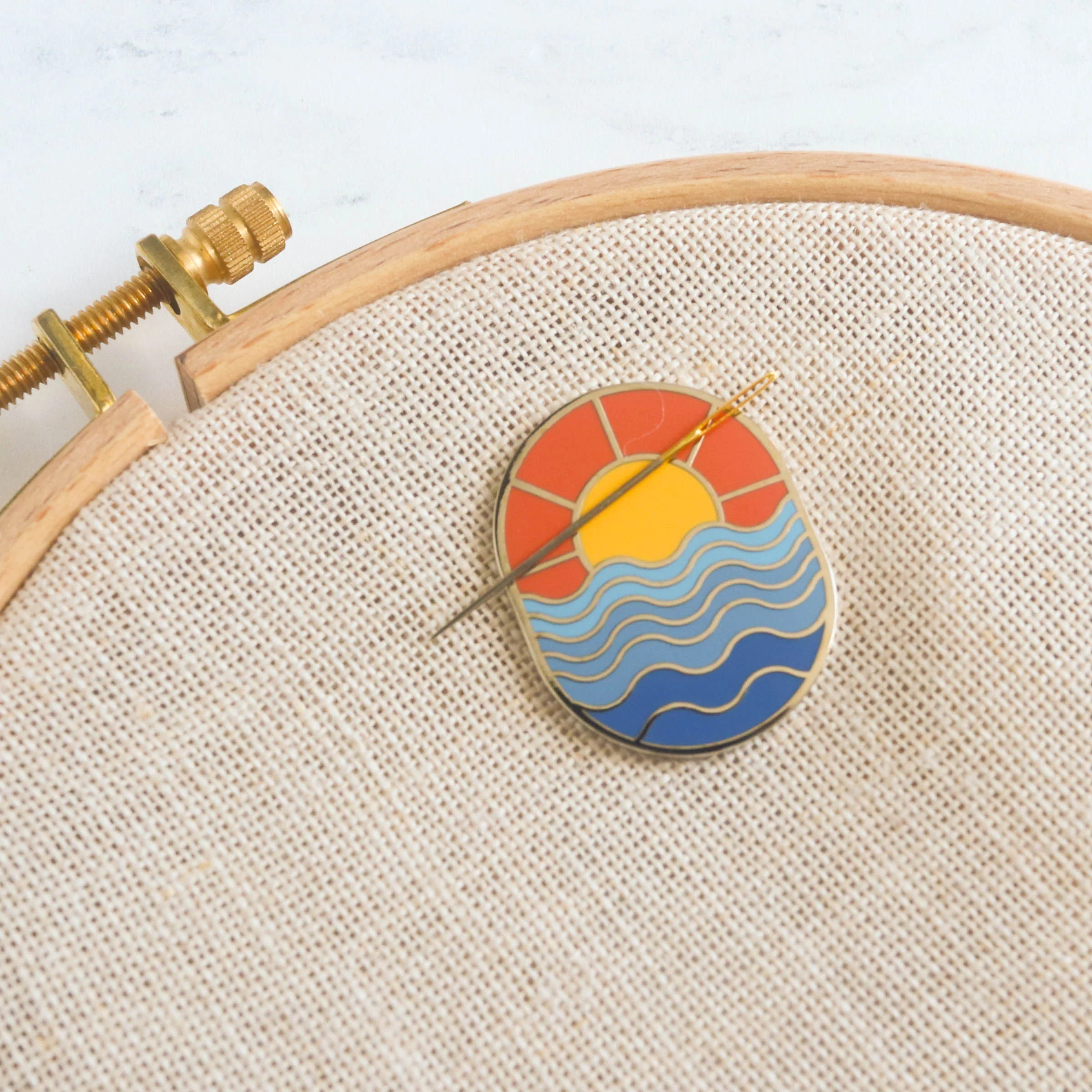 Sunset Waves Magnetic Needle Minder - Image 2