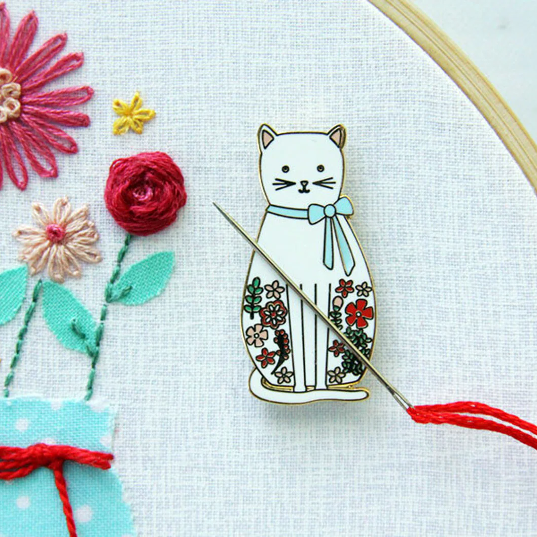 White Floral Cat Needle Minder - Image 3