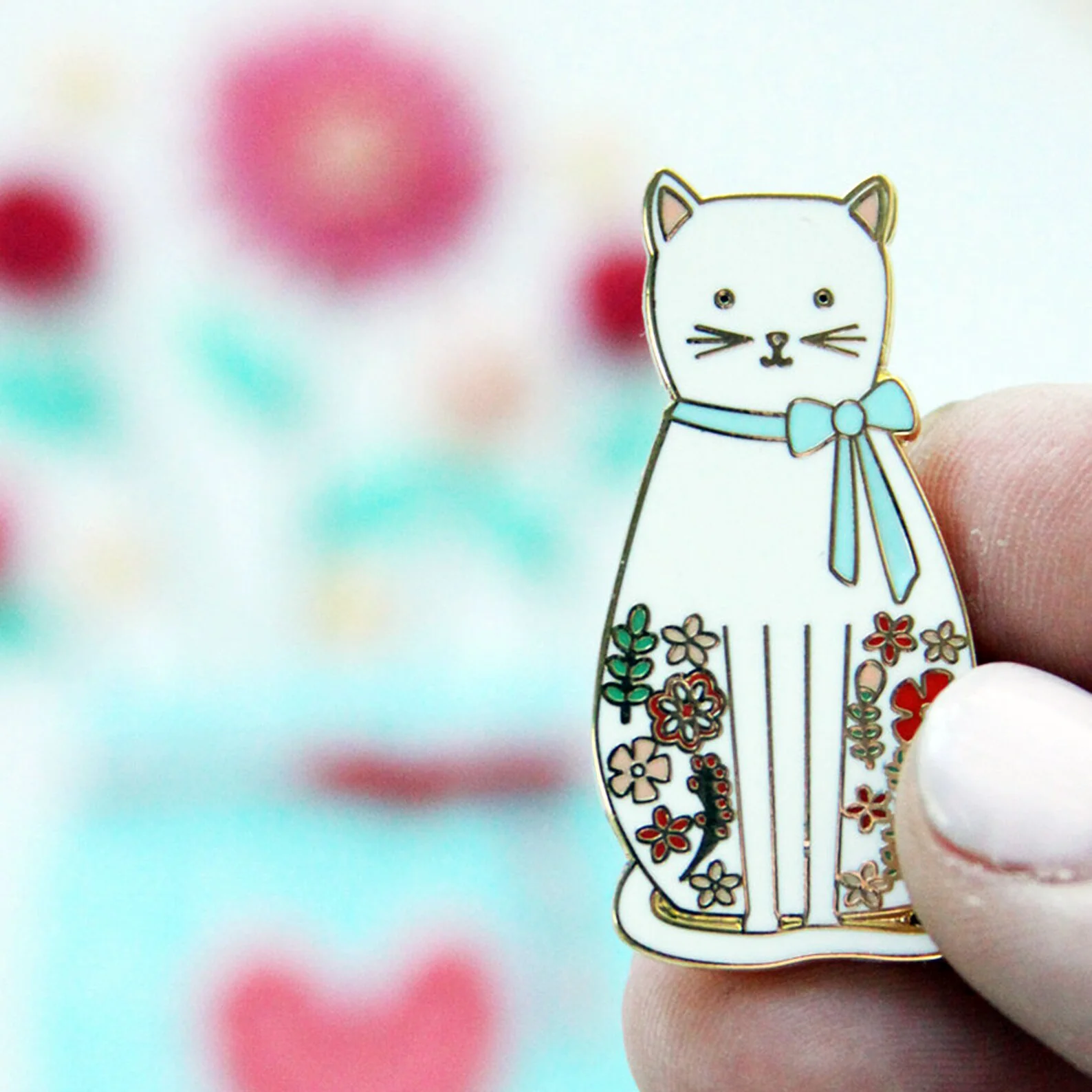 White Floral Cat Needle Minder - Image 4