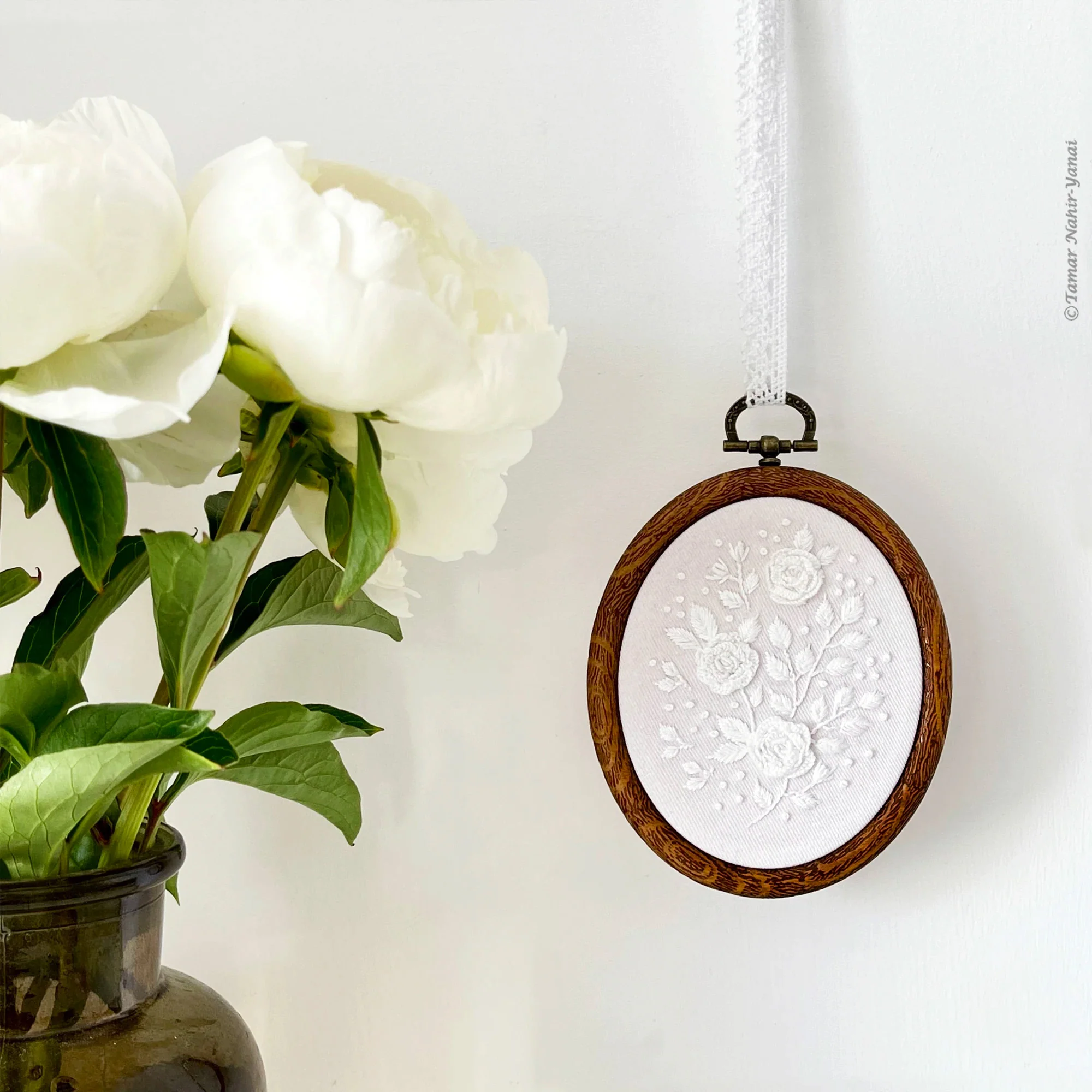 White Roses Hand Embroidery Kit - Image 2