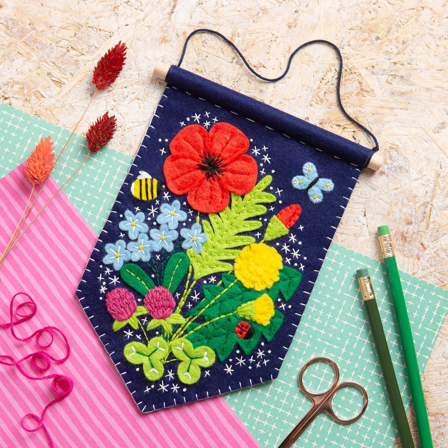 Wildflower Pennant Felt Craft Kit - Image 2